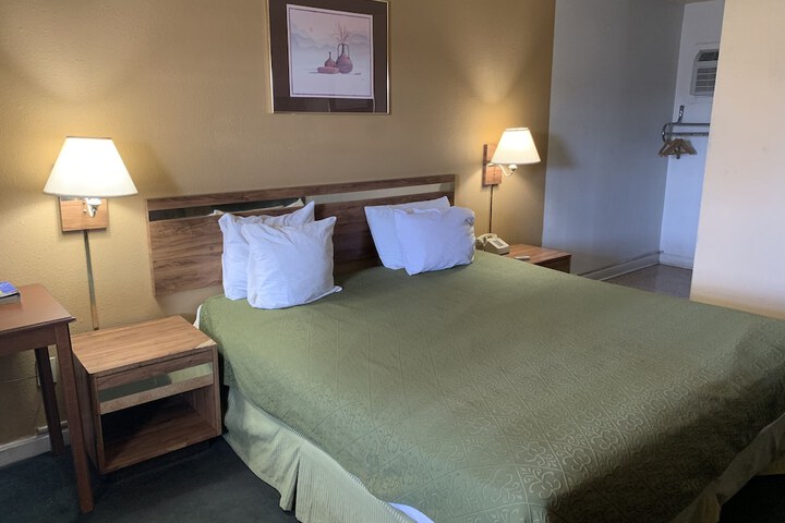 Room 18 of 33