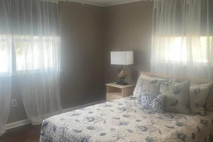 Three Bedroom House - Cape May short walk to the Bay