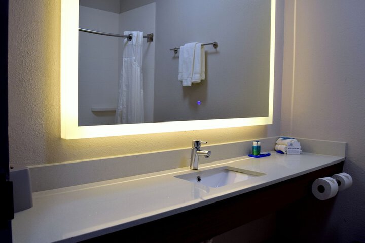 Room 34 of 53