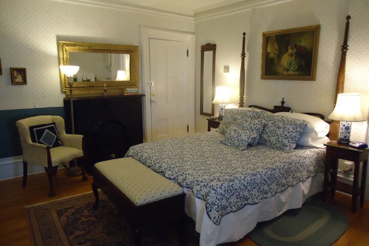 Room 8 of 14
