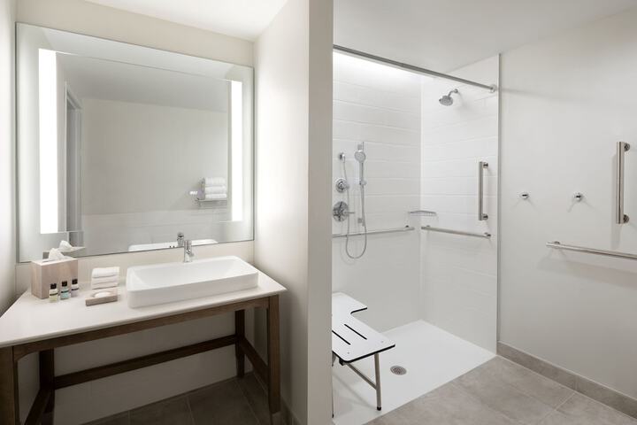Room 15 of 33