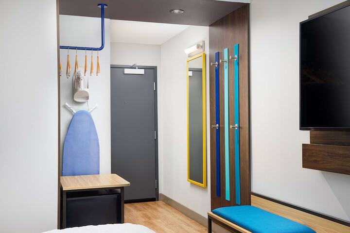 Room 15 of 25