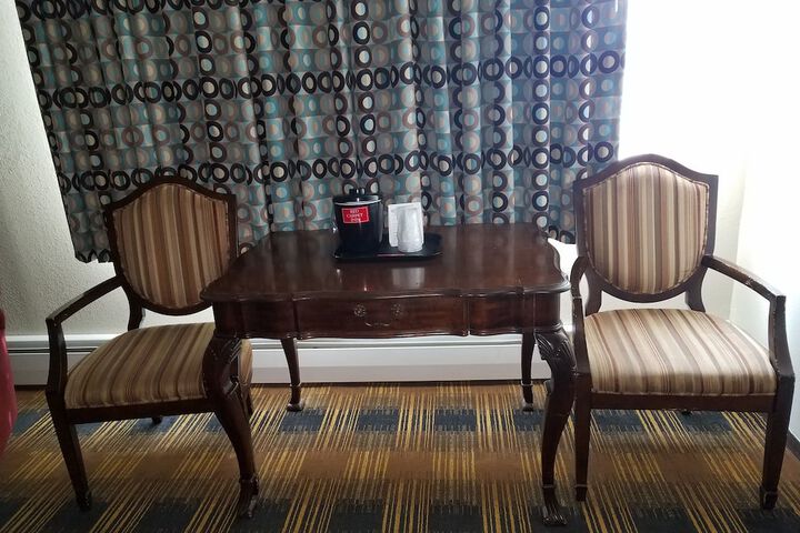 Room 10 of 30
