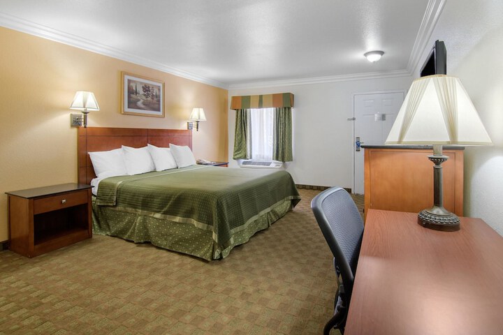 Room 14 of 28