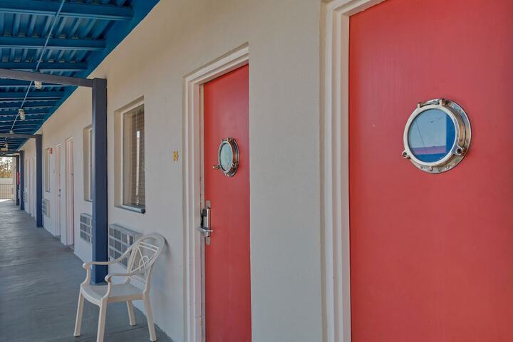 Sea & Breeze Hotel And Condo