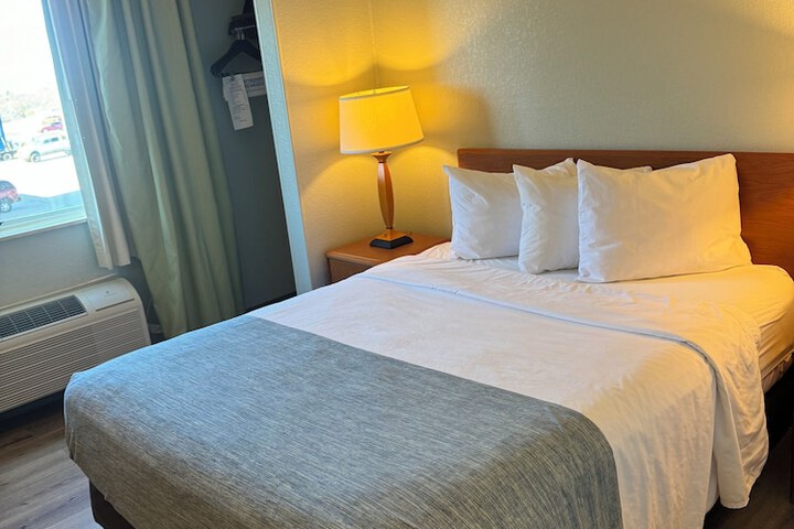 Room 42 of 66
