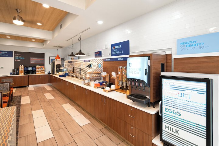 Holiday Inn Express & Suites Interstate 90 by IHG