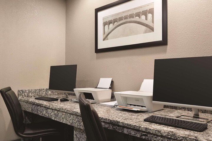 Business Center 33 of 33