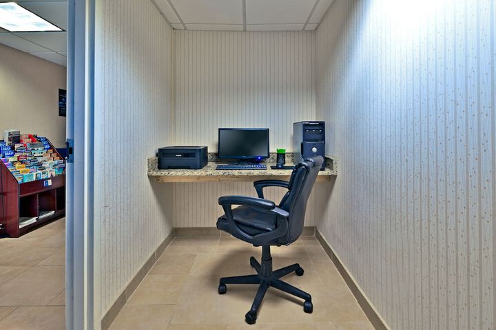 Business Center 32 of 32