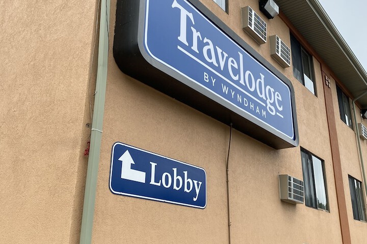 Travelodge by Wyndham La Porte / Michigan City Area