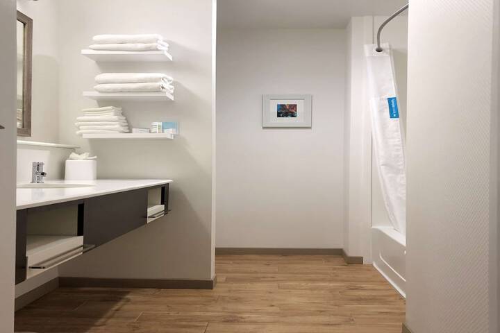 Room 20 of 28