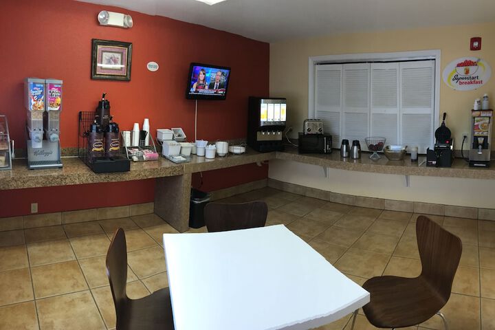 Breakfast/Coffee Service 28 of 33