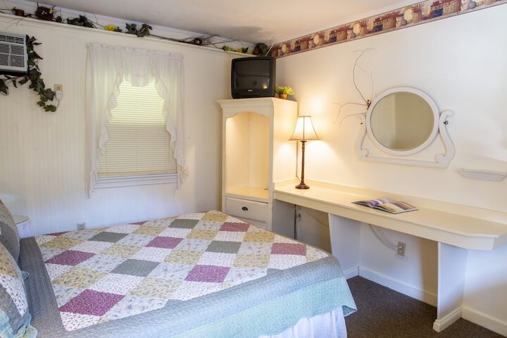 The Chimney Rock Inn & Cottages