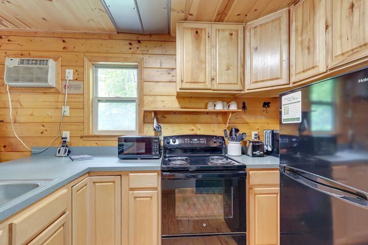 Remote Escape: Murphy Cozy Cabin in the Woods