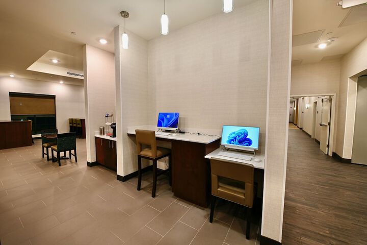 Business Center 36 of 37