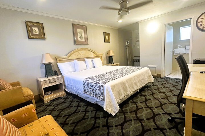 Room 11 of 17