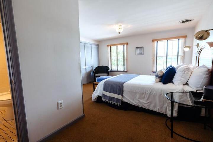 Room 30 of 114