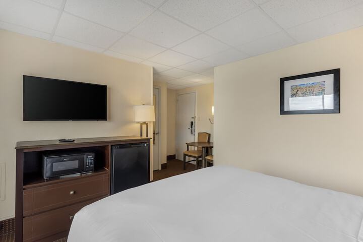Room 25 of 33