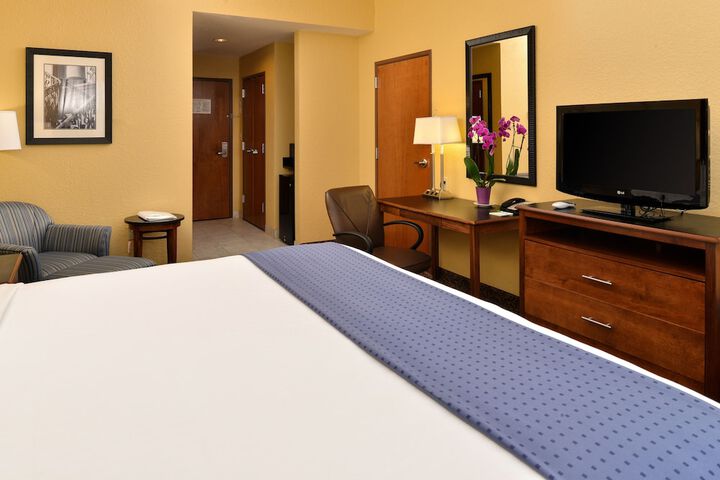 Room 27 of 69