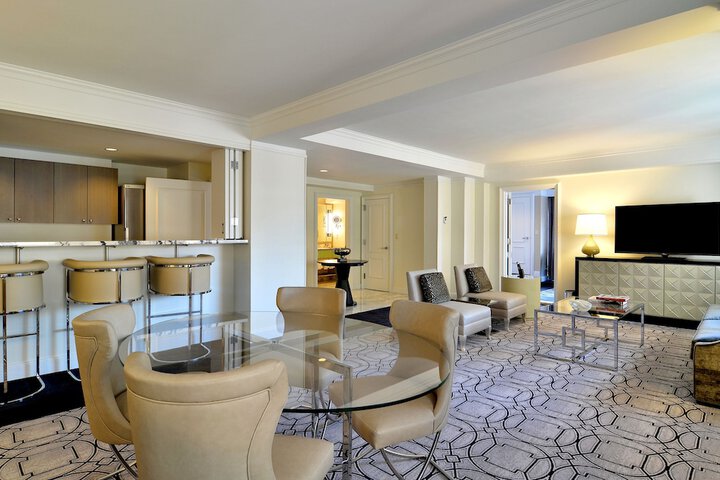 Room 44 of 192