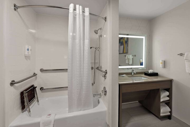 Comfort Suites Columbus East Broad