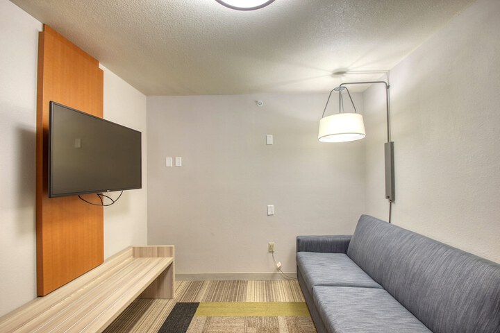 Room 65 of 99