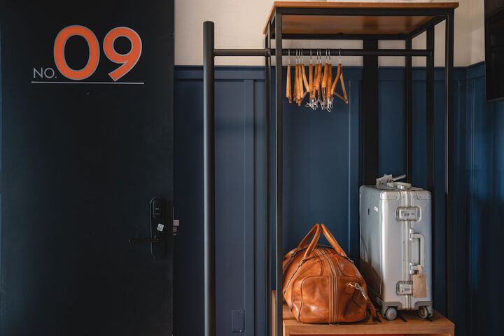 Room 16 of 52