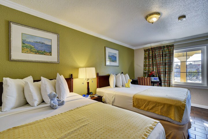 Travelers Inn