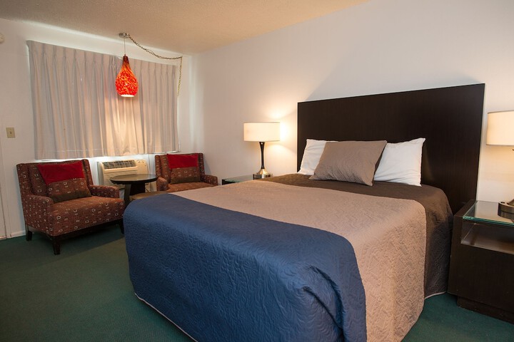 Cougar Land Motel