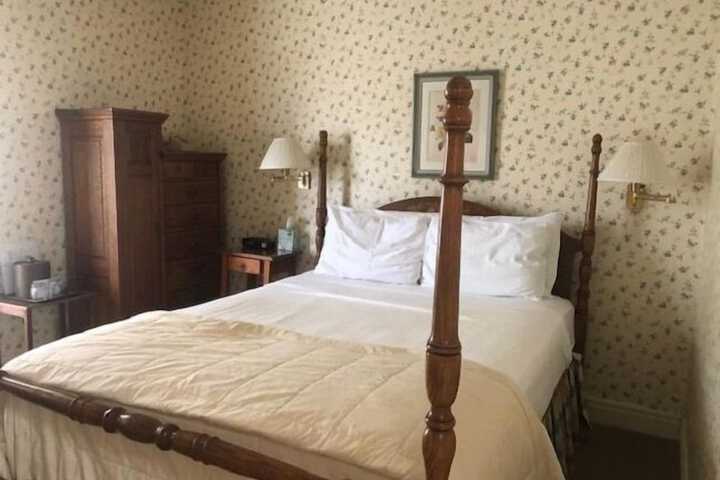 Room 10 of 43