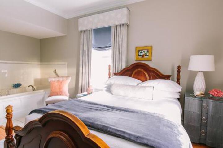 Room 3 of 10