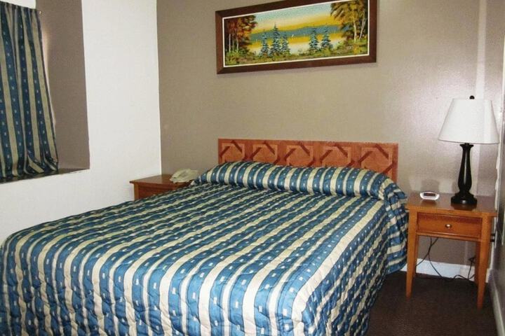 Room 10 of 26