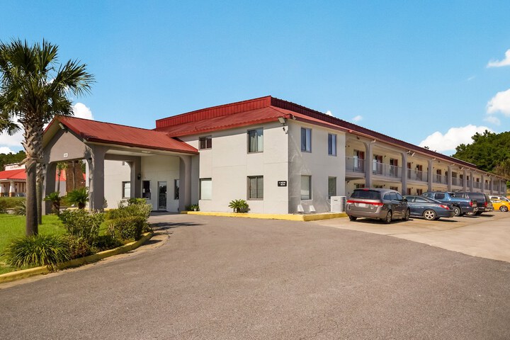 Hotel 7 of 34
