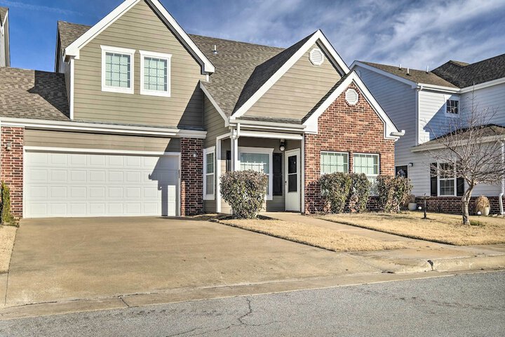 Walk to Lake: Family Gem w / Pool Access in Afton