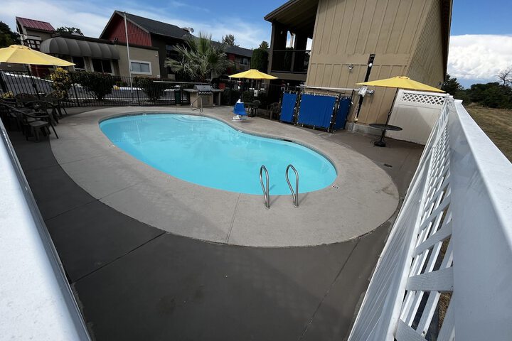 Pool 13 of 40