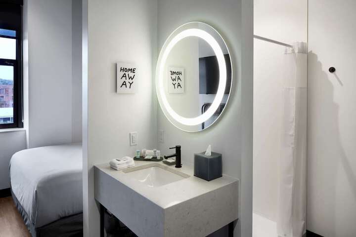 Room 13 of 74