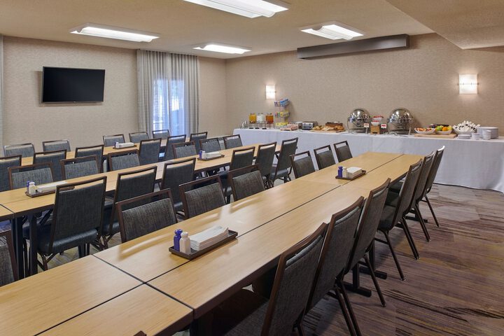 Courtyard by Marriott Detroit Dearborn