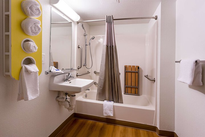 Room 12 of 19