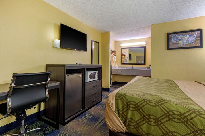 Room 12 of 41
