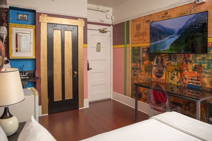 Room 73 of 89