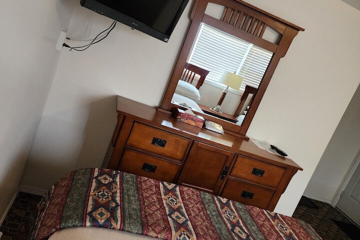 Room 5 of 11