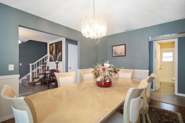 Tampa Bay- Large Pool home- Private Heated Pool!