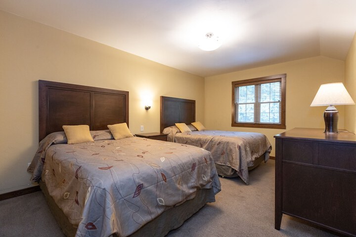 Room 53 of 192