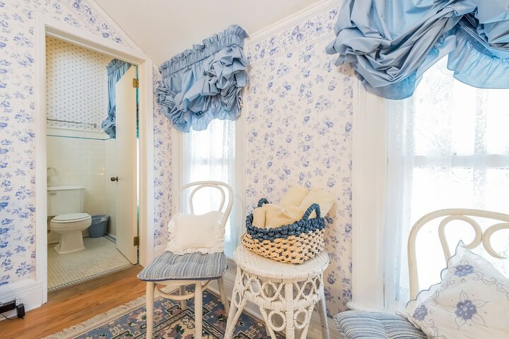 Room 42 of 65