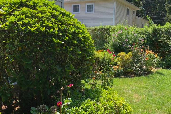 Cheerful Studio Getaway / Garden/By Lake State Park.