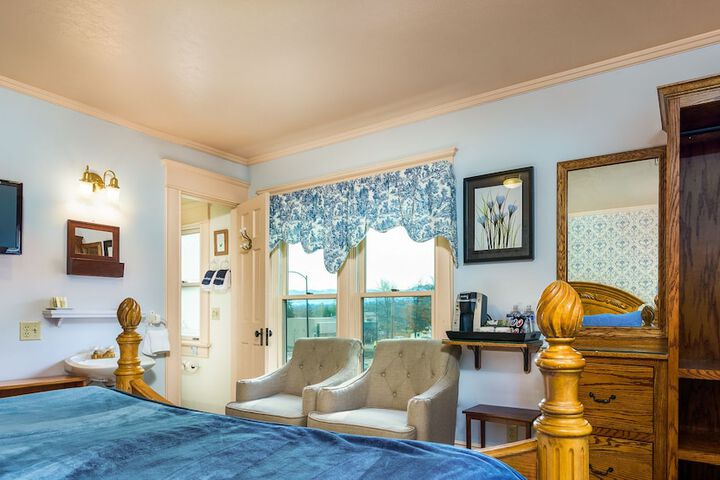 Room 35 of 152