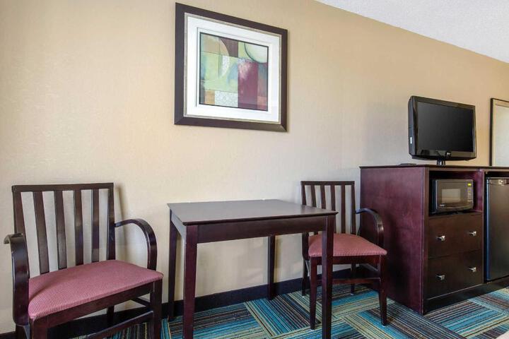 Quality Inn & Suites Arnold