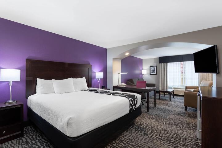 La Quinta Inn & Suites by Wyndham Huntsville Airport Madison
