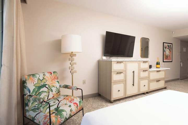 Room 19 of 39