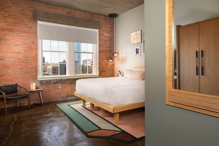 Room 42 of 61